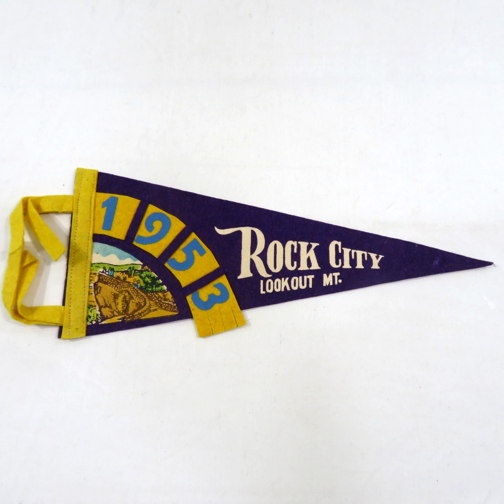 1953 Rock City Montana Lookout Mountain Graphic Purple Gold Pennant 12x5 Vintage